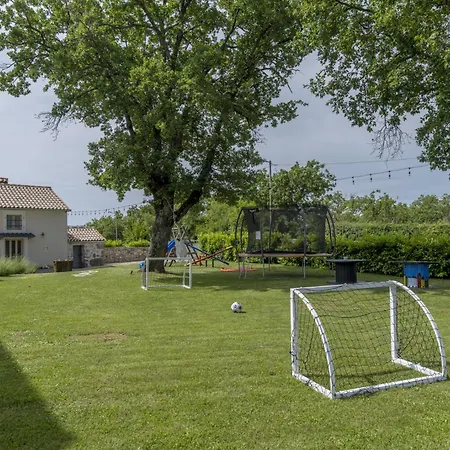 Batelica With Large Garden, Kids Playground And Private Pool Willa