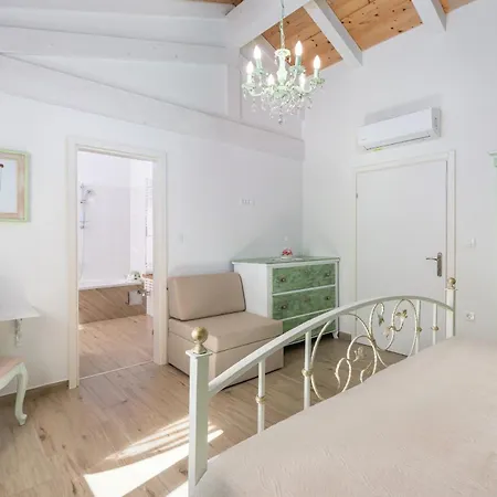 Batelica With Large Garden, Kids Playground And Private Pool