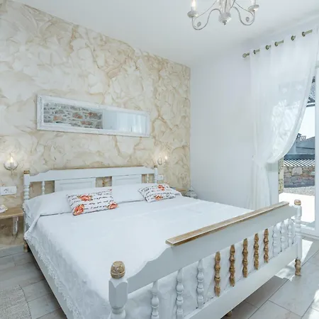 Villa Batelica With Large Garden, Kids Playground And Private Pool *