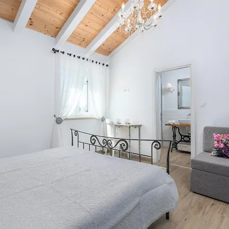Batelica With Large Garden, Kids Playground And Private Pool *