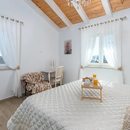 Batelica With Large Garden, Kids Playground And Private Pool * Labin (Istria)