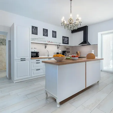 Batelica With Large Garden, Kids Playground And Private Pool Villa Labin (Istria)