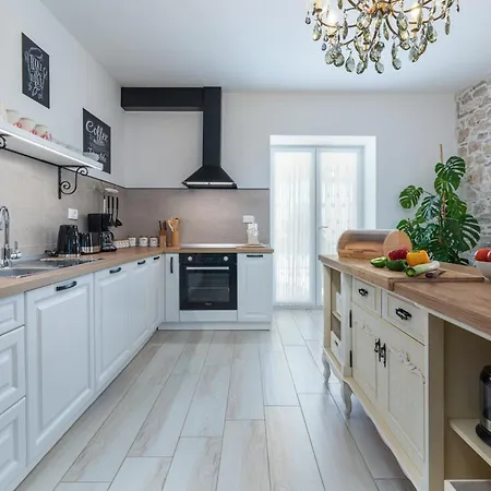 Villa Batelica With Large Garden, Kids Playground And Private Pool Labin (Istria)
