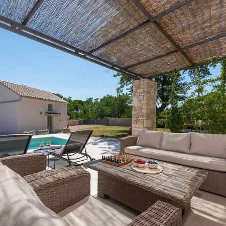 Batelica With Large Garden, Kids Playground And Private Pool Labin (Istria)