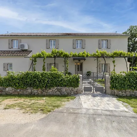 Batelica With Large Garden, Kids Playground And Private Pool Villa *