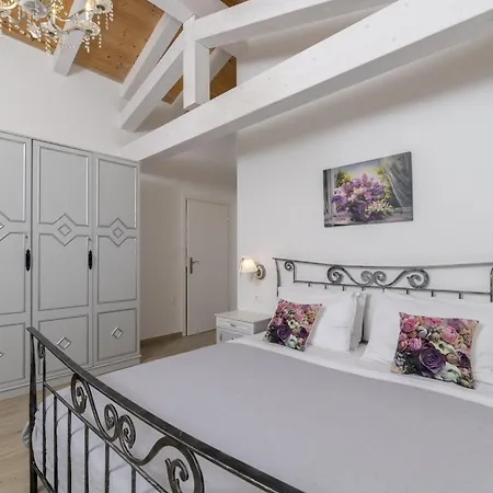 Batelica With Large Garden, Kids Playground And Private Pool Villa Labin (Istria)