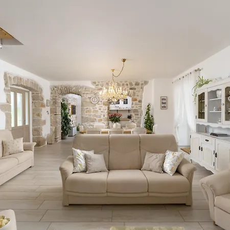 Villa Batelica With Large Garden, Kids Playground And Private Pool