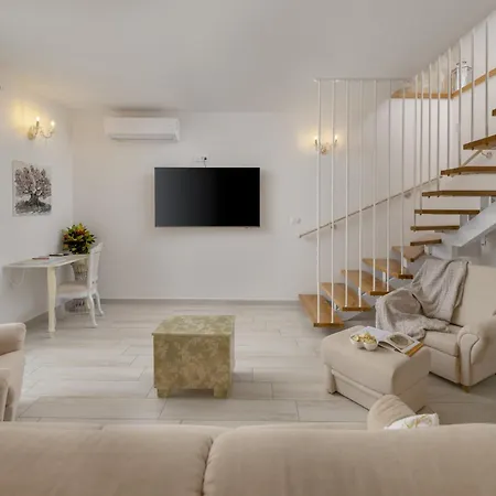Villa Batelica With Large Garden, Kids Playground And Private Pool Labin (Istria)